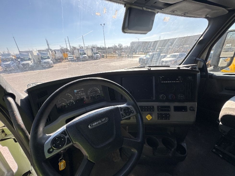 Sleeper Tractor-Heavy Duty Tractors-Freightliner-2022-T12664ST-Omaha-NE-465,651\n\t\tmiles-$ 71,000 - Image 11