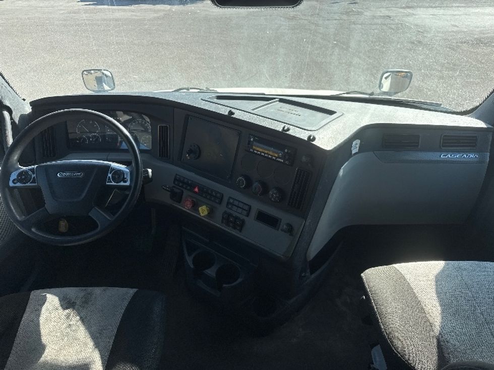 Sleeper Tractor-Heavy Duty Tractors-Freightliner-2022-T12664ST-Omaha-NE-465,651\n\t\tmiles-$ 71,000 - Image 12