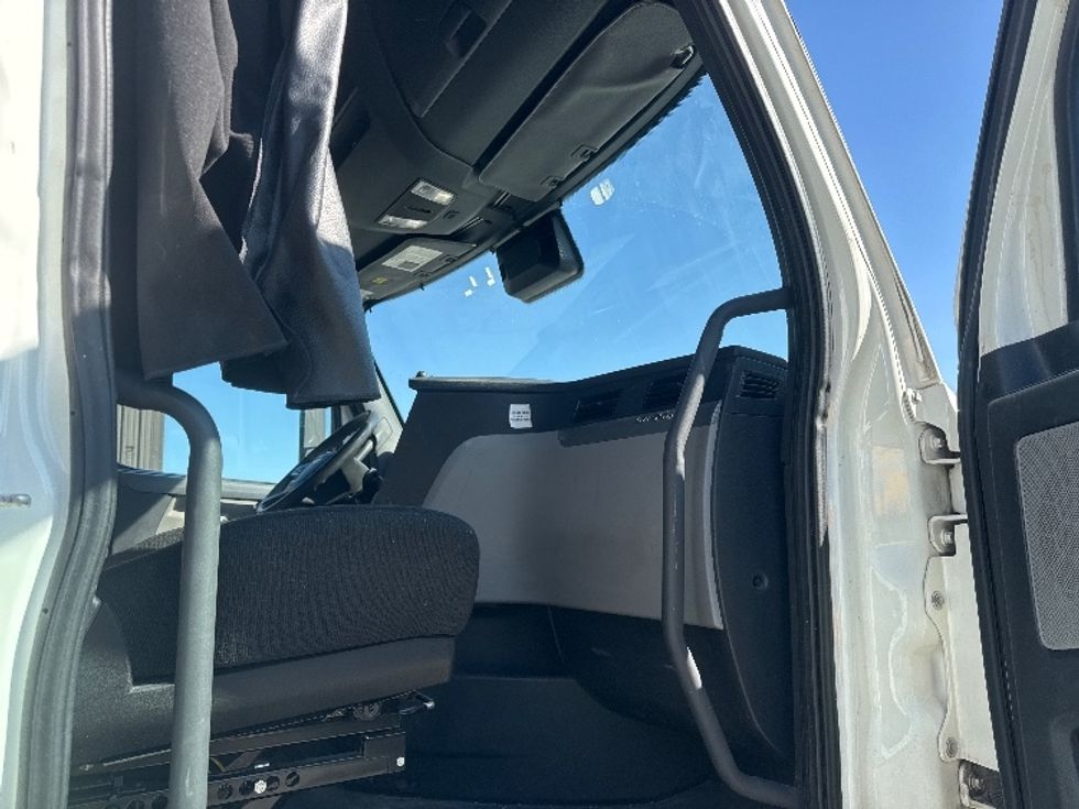 Sleeper Tractor-Heavy Duty Tractors-Freightliner-2022-T12664ST-Omaha-NE-465,651\n\t\tmiles-$ 71,000 - Image 13