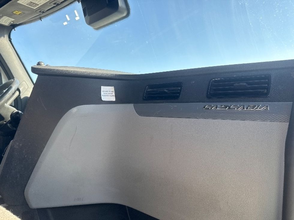 Sleeper Tractor-Heavy Duty Tractors-Freightliner-2022-T12664ST-Omaha-NE-465,651\n\t\tmiles-$ 71,000 - Image 14