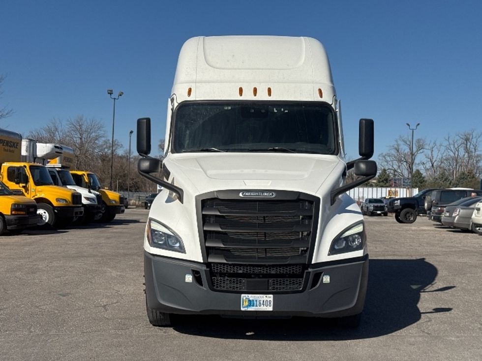 Sleeper Tractor-Heavy Duty Tractors-Freightliner-2022-T12664ST-Omaha-NE-465,651\n\t\tmiles-$ 71,000 - Image 2