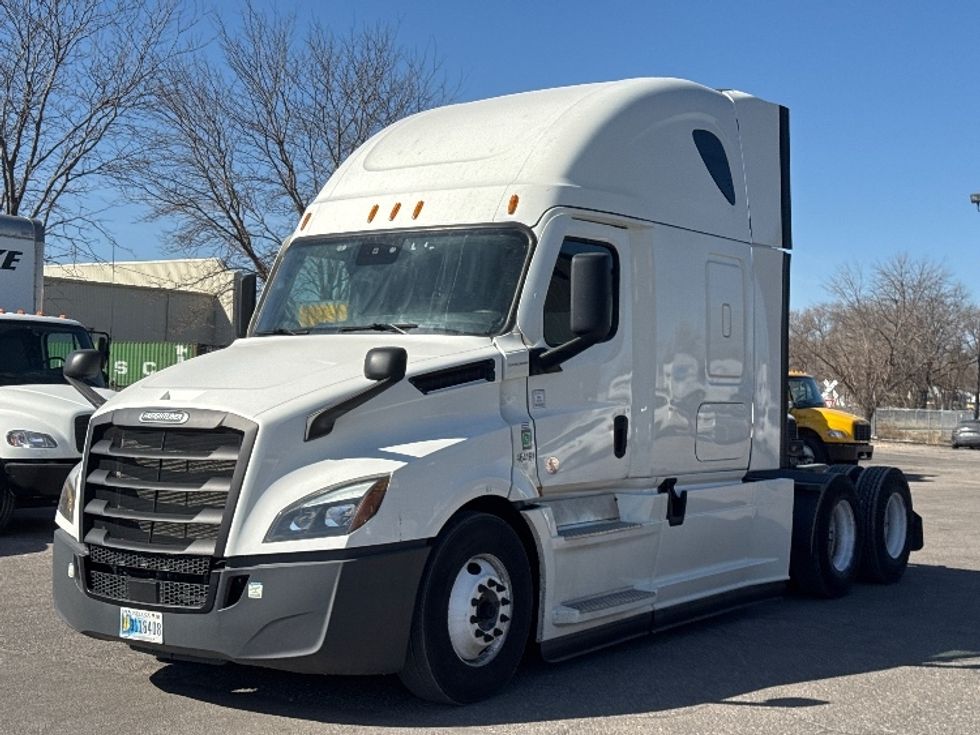 Sleeper Tractor-Heavy Duty Tractors-Freightliner-2022-T12664ST-Omaha-NE-465,651\n\t\tmiles-$ 71,000 - Image 3