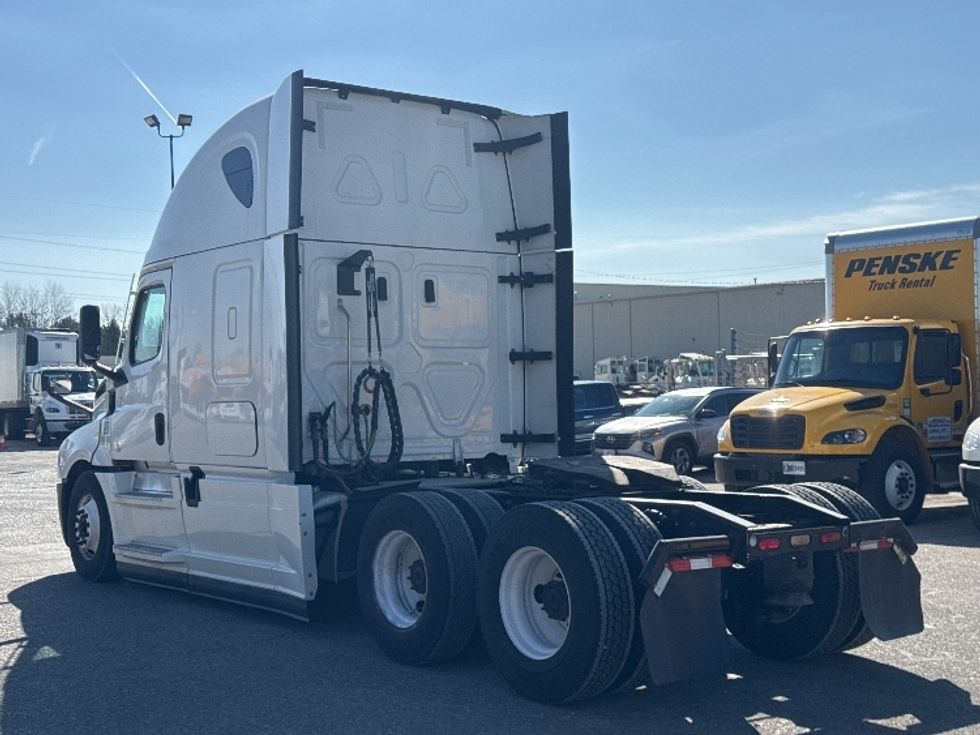 Sleeper Tractor-Heavy Duty Tractors-Freightliner-2022-T12664ST-Omaha-NE-465,651\n\t\tmiles-$ 71,000 - Image 5