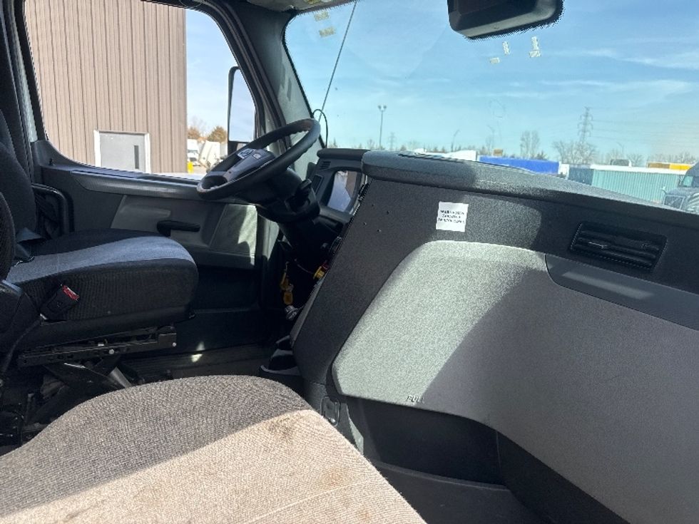 Sleeper Tractor-Heavy Duty Tractors-Freightliner-2022-T12664ST-Omaha-NE-492,401\n\t\tmiles-$ 68,250 - Image 15