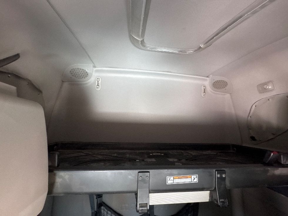 Sleeper Tractor-Heavy Duty Tractors-Freightliner-2022-T12664ST-Omaha-NE-492,401\n\t\tmiles-$ 68,250 - Image 17