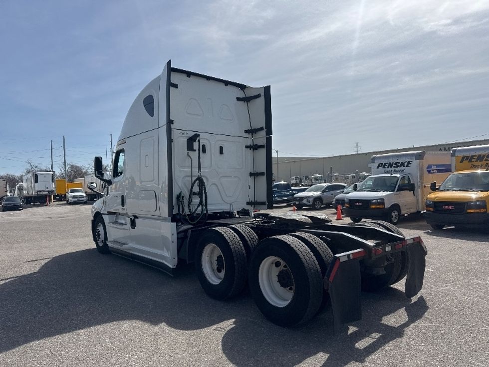 Sleeper Tractor-Heavy Duty Tractors-Freightliner-2022-T12664ST-Omaha-NE-492,401\n\t\tmiles-$ 68,250 - Image 5