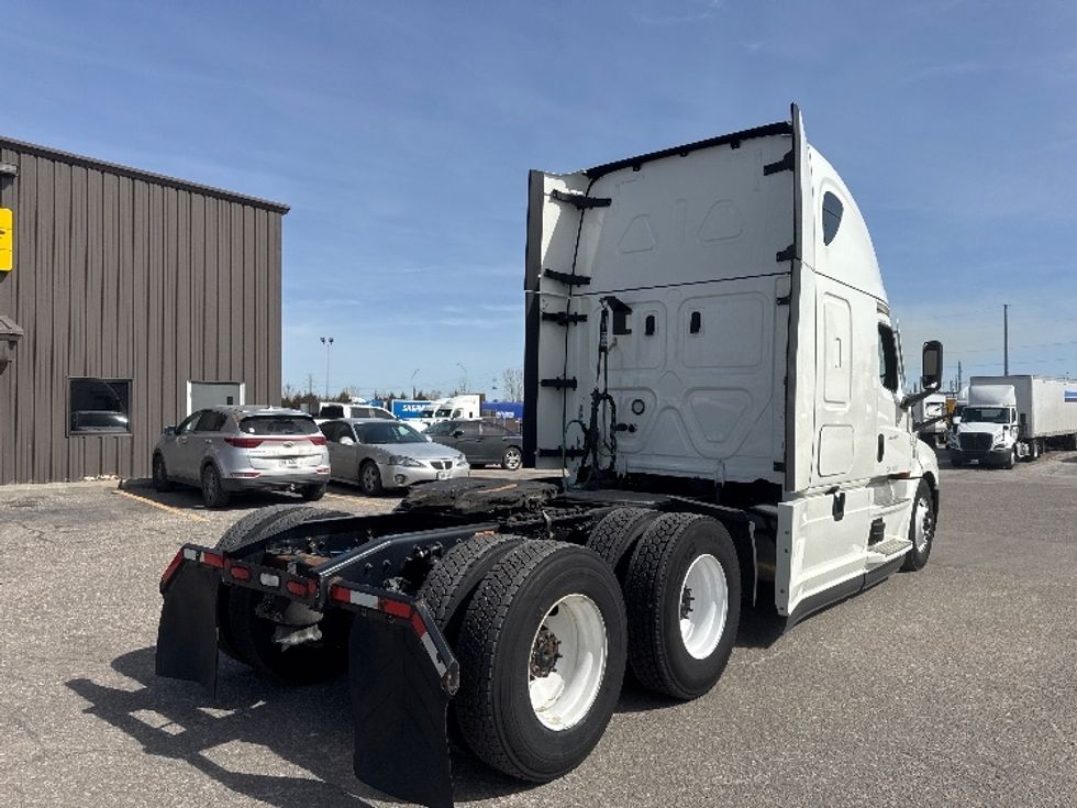 Sleeper Tractor-Heavy Duty Tractors-Freightliner-2022-T12664ST-Omaha-NE-492,401\n\t\tmiles-$ 68,250 - Image 7