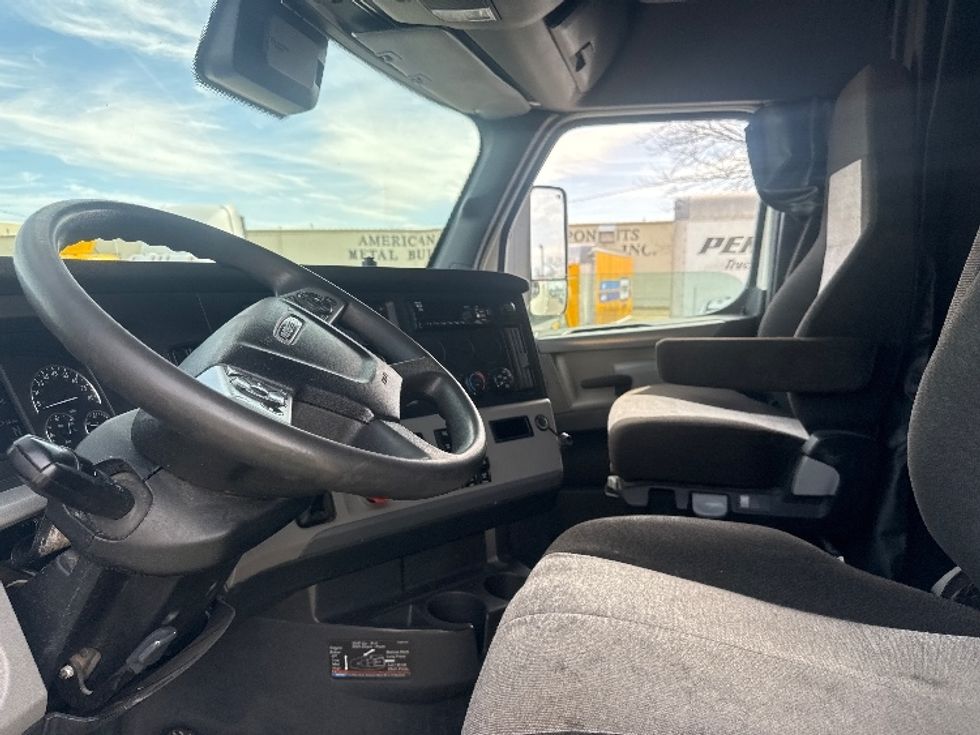 Sleeper Tractor-Heavy Duty Tractors-Freightliner-2022-T12664ST-Omaha-NE-516,842\n\t\tmiles-$ 65,750 - Image 10