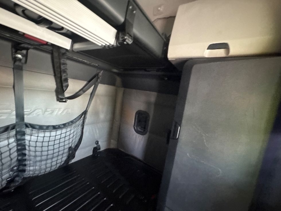 Sleeper Tractor-Heavy Duty Tractors-Freightliner-2022-T12664ST-Omaha-NE-516,842\n\t\tmiles-$ 65,750 - Image 17