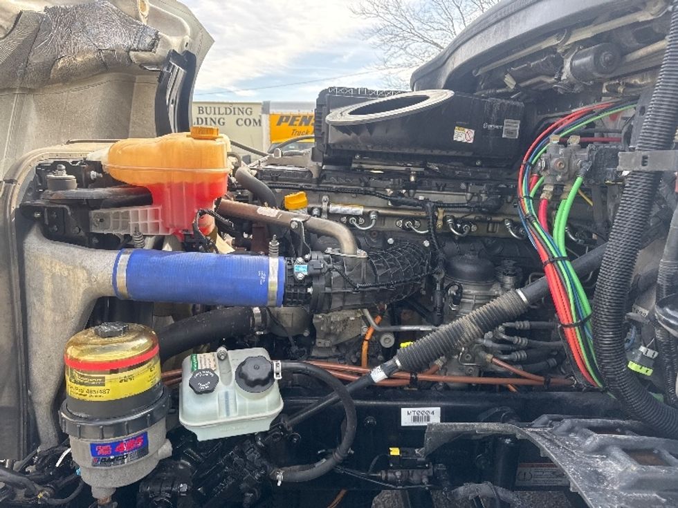 Sleeper Tractor-Heavy Duty Tractors-Freightliner-2022-T12664ST-Omaha-NE-516,842\n\t\tmiles-$ 65,750 - Image 20