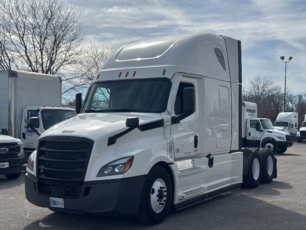 Sleeper Tractor-Heavy Duty Tractors-Freightliner-2022-T12664ST-Omaha-NE-516,842\n\t\tmiles-$ 65,750 - Image 3