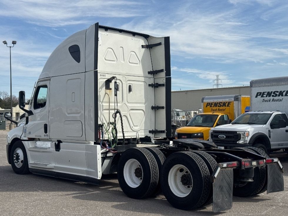 Sleeper Tractor-Heavy Duty Tractors-Freightliner-2022-T12664ST-Omaha-NE-516,842\n\t\tmiles-$ 65,750 - Image 5