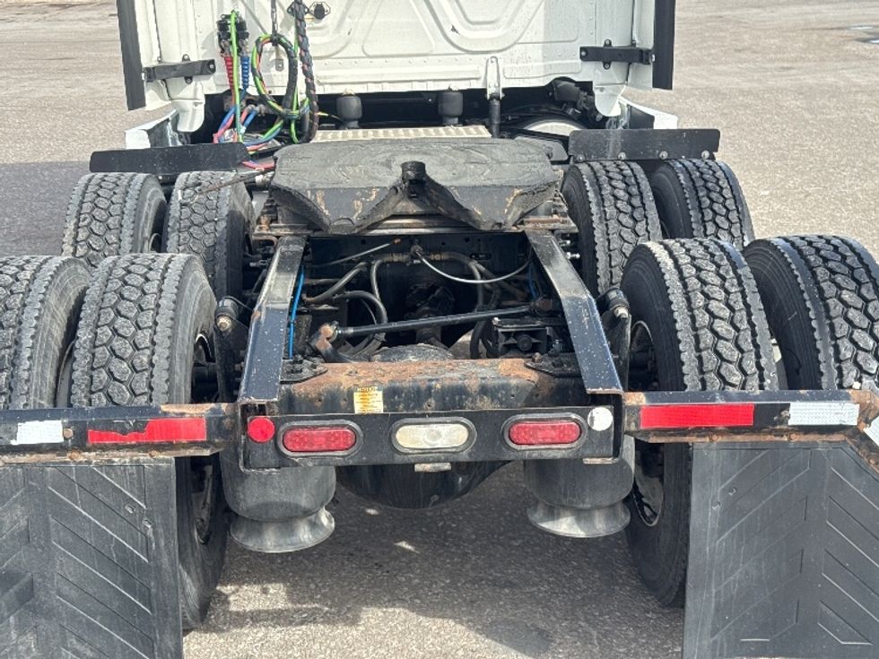 Sleeper Tractor-Heavy Duty Tractors-Freightliner-2022-T12664ST-Omaha-NE-516,842\n\t\tmiles-$ 65,750 - Image 6