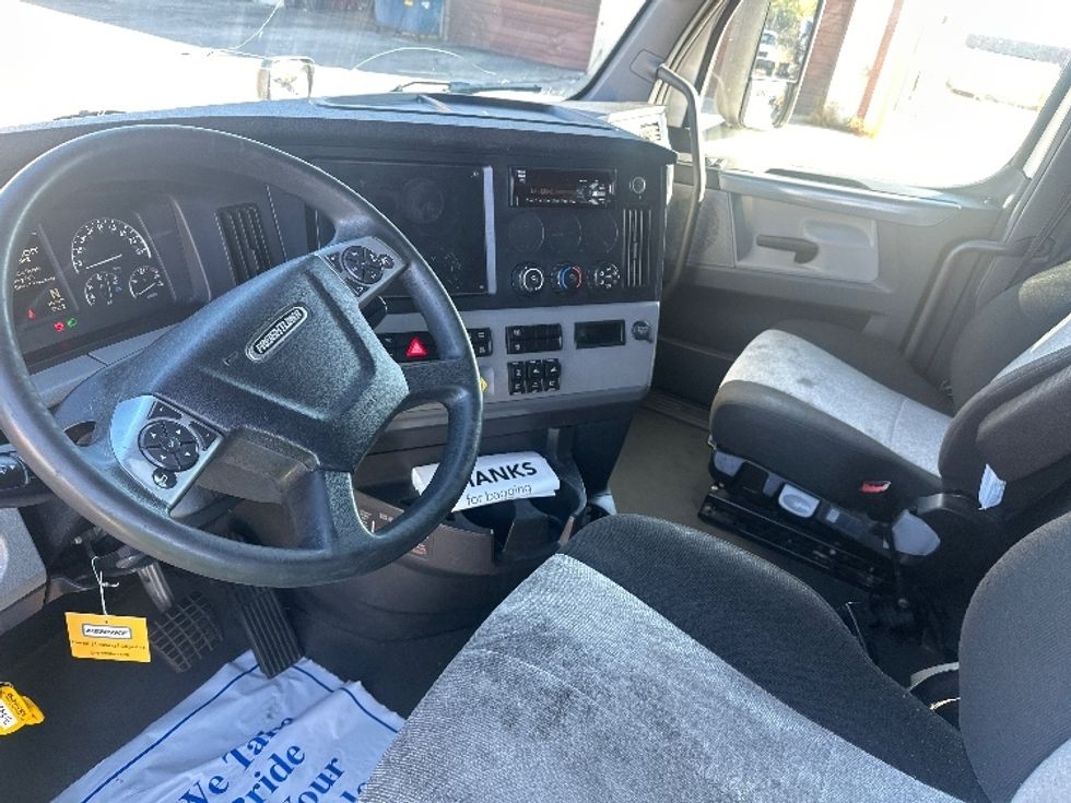 Sleeper Tractor-Heavy Duty Tractors-Freightliner-2022-T12664ST-Omaha-NE-573,533\n\t\tmiles-$ 63,250 - Image 10