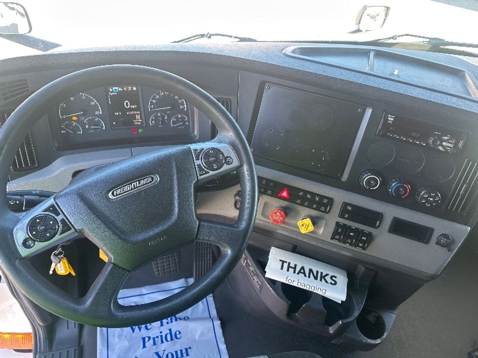 Sleeper Tractor-Heavy Duty Tractors-Freightliner-2022-T12664ST-Omaha-NE-573,533\n\t\tmiles-$ 63,250 - Image 11