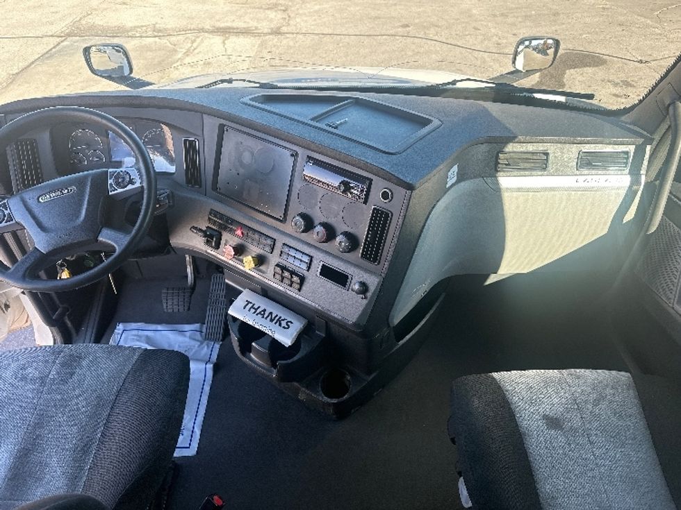 Sleeper Tractor-Heavy Duty Tractors-Freightliner-2022-T12664ST-Omaha-NE-573,533\n\t\tmiles-$ 63,250 - Image 12
