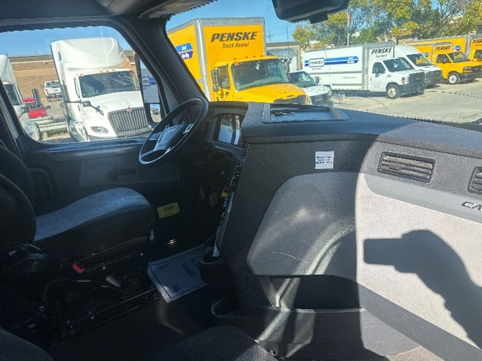 Sleeper Tractor-Heavy Duty Tractors-Freightliner-2022-T12664ST-Omaha-NE-573,533\n\t\tmiles-$ 63,250 - Image 15