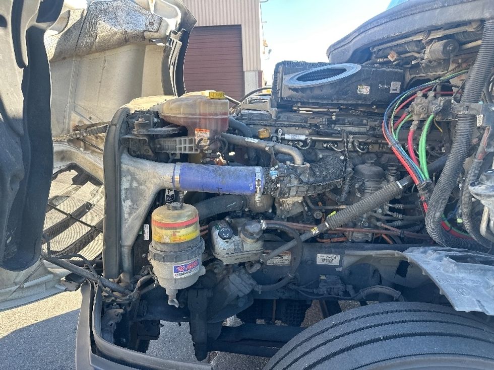 Sleeper Tractor-Heavy Duty Tractors-Freightliner-2022-T12664ST-Omaha-NE-573,533\n\t\tmiles-$ 63,250 - Image 21