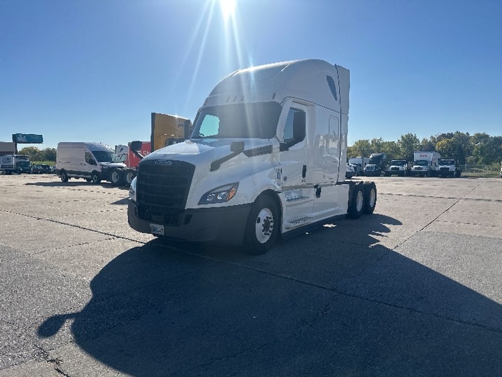 Sleeper Tractor-Heavy Duty Tractors-Freightliner-2022-T12664ST-Omaha-NE-573,533\n\t\tmiles-$ 63,250 - Image 3