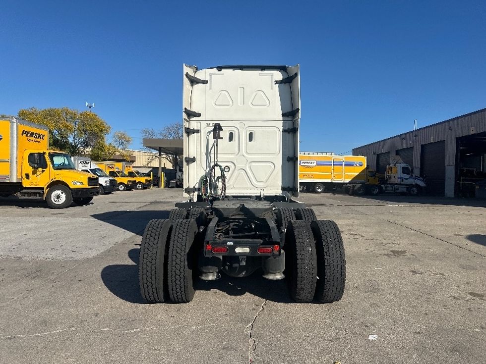 Sleeper Tractor-Heavy Duty Tractors-Freightliner-2022-T12664ST-Omaha-NE-573,533\n\t\tmiles-$ 63,250 - Image 6