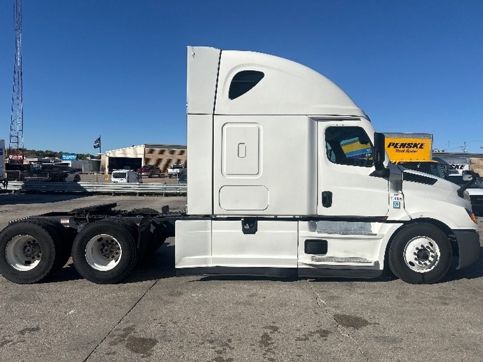 Sleeper Tractor-Heavy Duty Tractors-Freightliner-2022-T12664ST-Omaha-NE-573,533\n\t\tmiles-$ 63,250 - Image 8