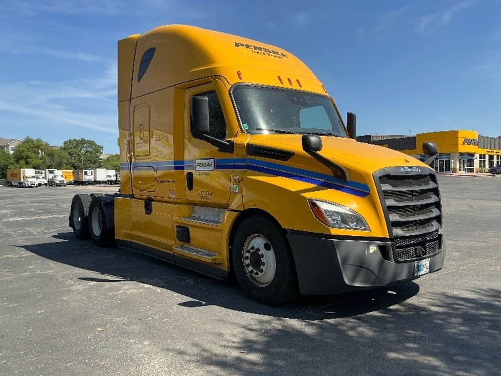 Sleeper Tractor-Heavy Duty Tractors-Freightliner-2022-T12664ST-Omaha-NE-592,643\n\t\tmiles-$ 63,500 - Image 1