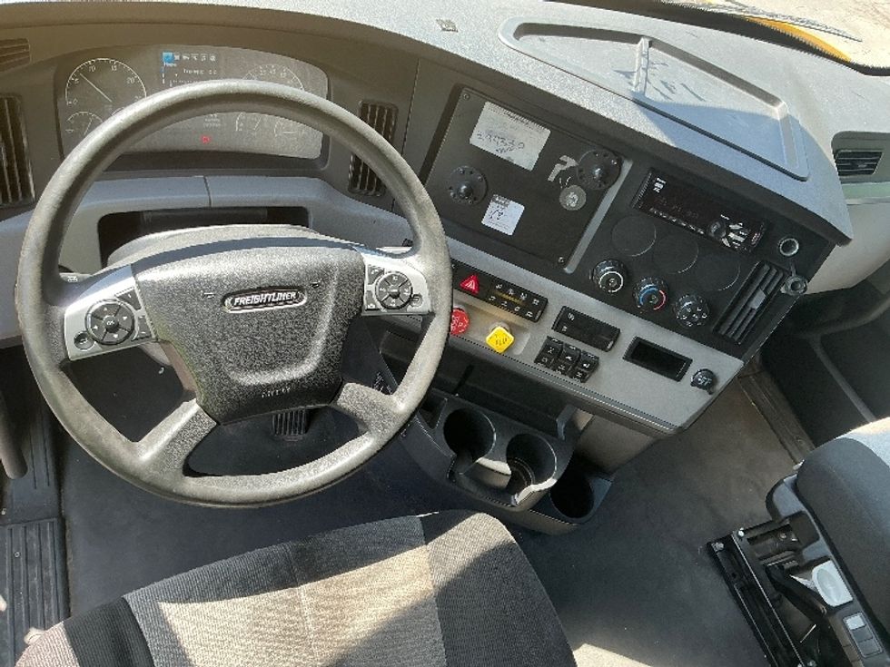 Sleeper Tractor-Heavy Duty Tractors-Freightliner-2022-T12664ST-Omaha-NE-592,643\n\t\tmiles-$ 63,500 - Image 11