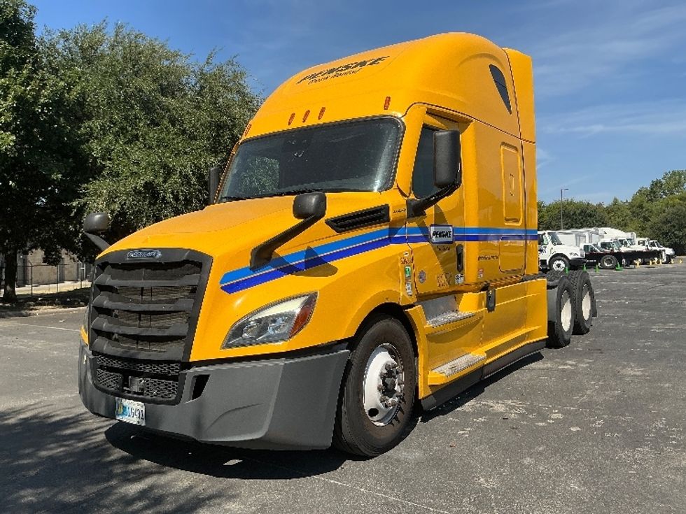 Sleeper Tractor-Heavy Duty Tractors-Freightliner-2022-T12664ST-Omaha-NE-592,643\n\t\tmiles-$ 63,500 - Image 3