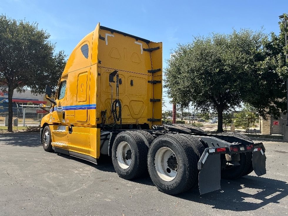 Sleeper Tractor-Heavy Duty Tractors-Freightliner-2022-T12664ST-Omaha-NE-592,643\n\t\tmiles-$ 63,500 - Image 5