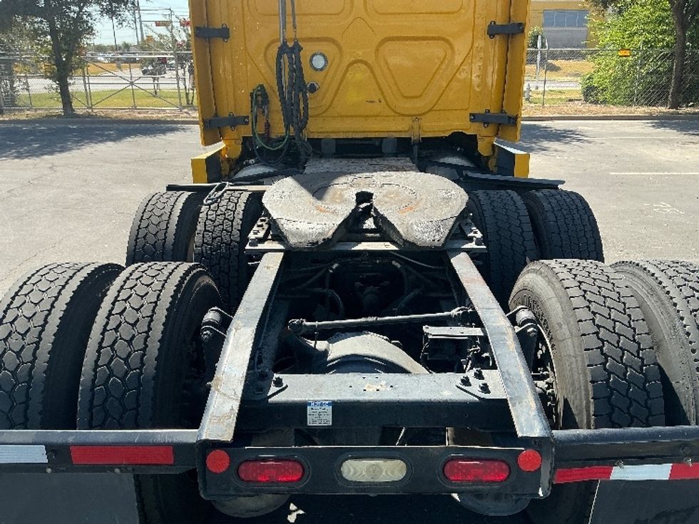 Sleeper Tractor-Heavy Duty Tractors-Freightliner-2022-T12664ST-Omaha-NE-592,643\n\t\tmiles-$ 63,500 - Image 6
