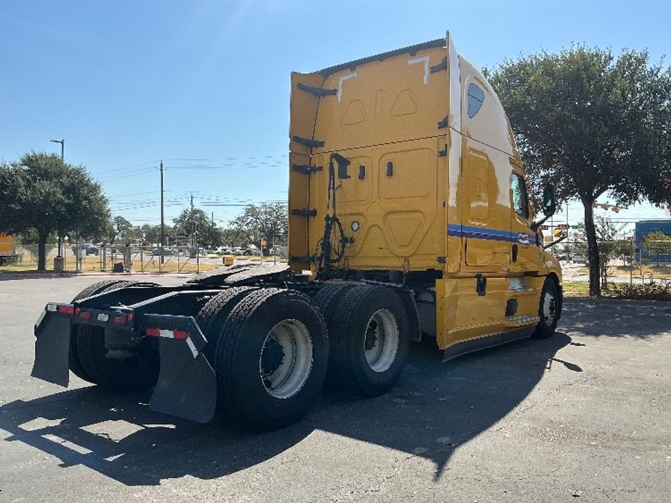 Sleeper Tractor-Heavy Duty Tractors-Freightliner-2022-T12664ST-Omaha-NE-592,643\n\t\tmiles-$ 63,500 - Image 7