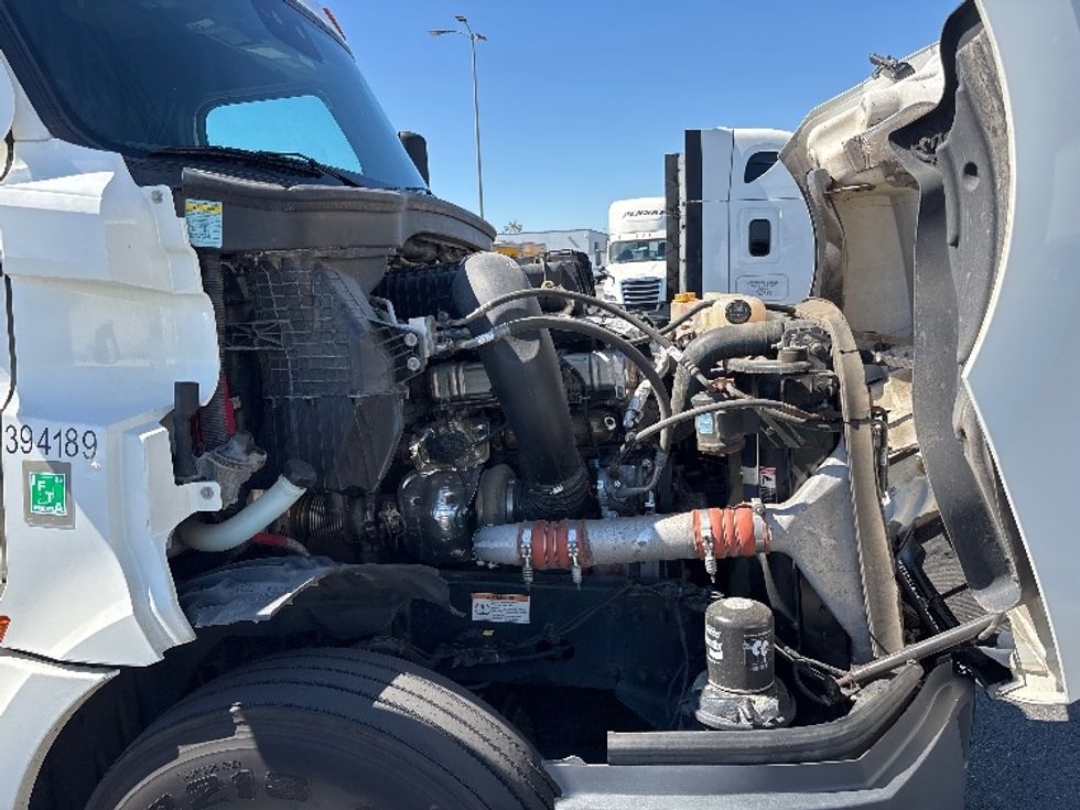 Sleeper Tractor-Heavy Duty Tractors-Freightliner-2022-T12664ST-Ontario-CA-499,853\n\t\tmiles-$ 80,000 - Image 20