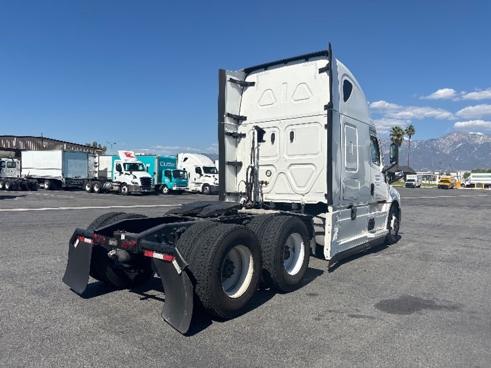 Sleeper Tractor-Heavy Duty Tractors-Freightliner-2022-T12664ST-Ontario-CA-499,853\n\t\tmiles-$ 80,000 - Image 7