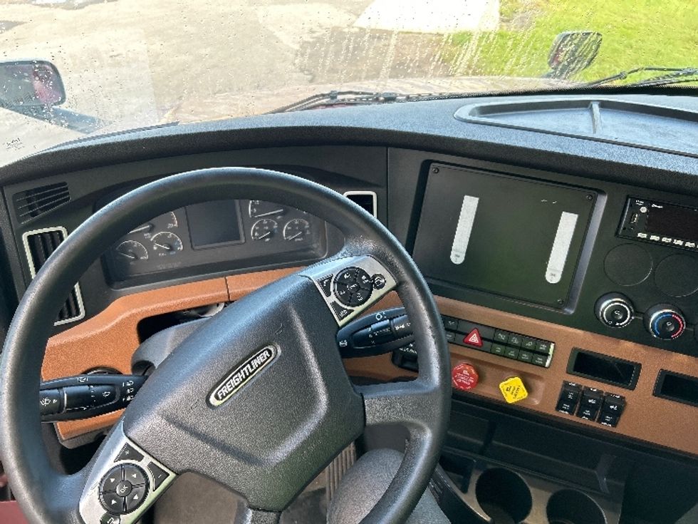 Sleeper Tractor-Heavy Duty Tractors-Freightliner-2022-T12664ST-Orlando-FL-405,239\n\t\tmiles-$ 79,500 - Image 10
