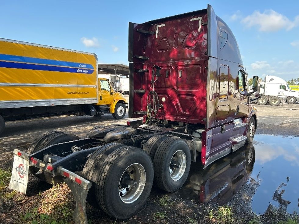 Sleeper Tractor-Heavy Duty Tractors-Freightliner-2022-T12664ST-Orlando-FL-405,239\n\t\tmiles-$ 79,500 - Image 7