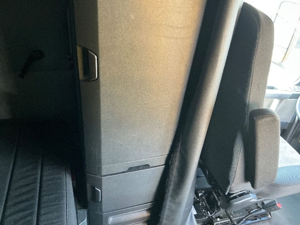 Sleeper Tractor-Heavy Duty Tractors-Freightliner-2022-T12664ST-Orlando-FL-408,875\n\t\tmiles-$ 74,500 - Image 17