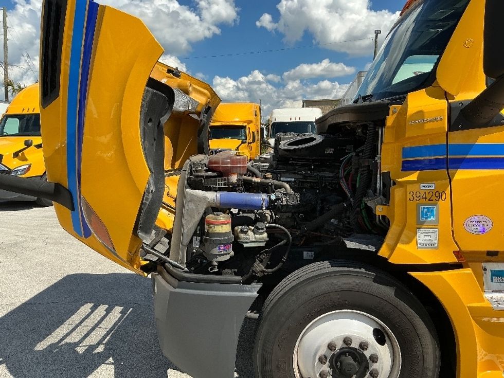 Sleeper Tractor-Heavy Duty Tractors-Freightliner-2022-T12664ST-Orlando-FL-408,875\n\t\tmiles-$ 74,500 - Image 20