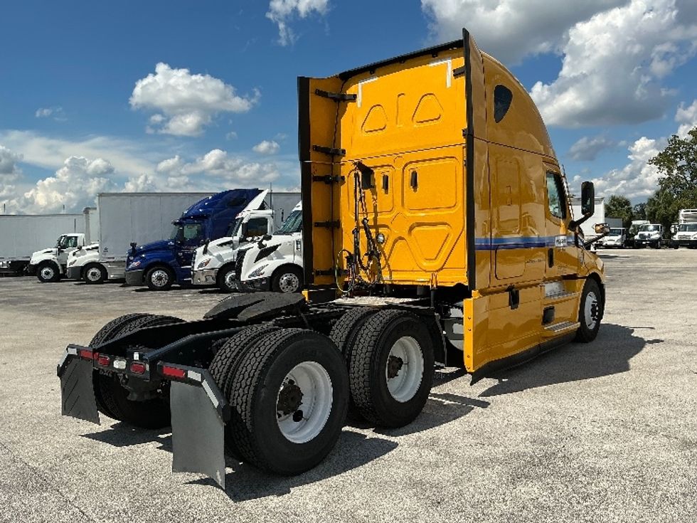 Sleeper Tractor-Heavy Duty Tractors-Freightliner-2022-T12664ST-Orlando-FL-408,875\n\t\tmiles-$ 74,500 - Image 6