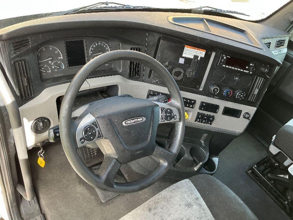 Sleeper Tractor-Heavy Duty Tractors-Freightliner-2022-T12664ST-Orlando-FL-432,484\n\t\tmiles-$ 78,000 - Image 10
