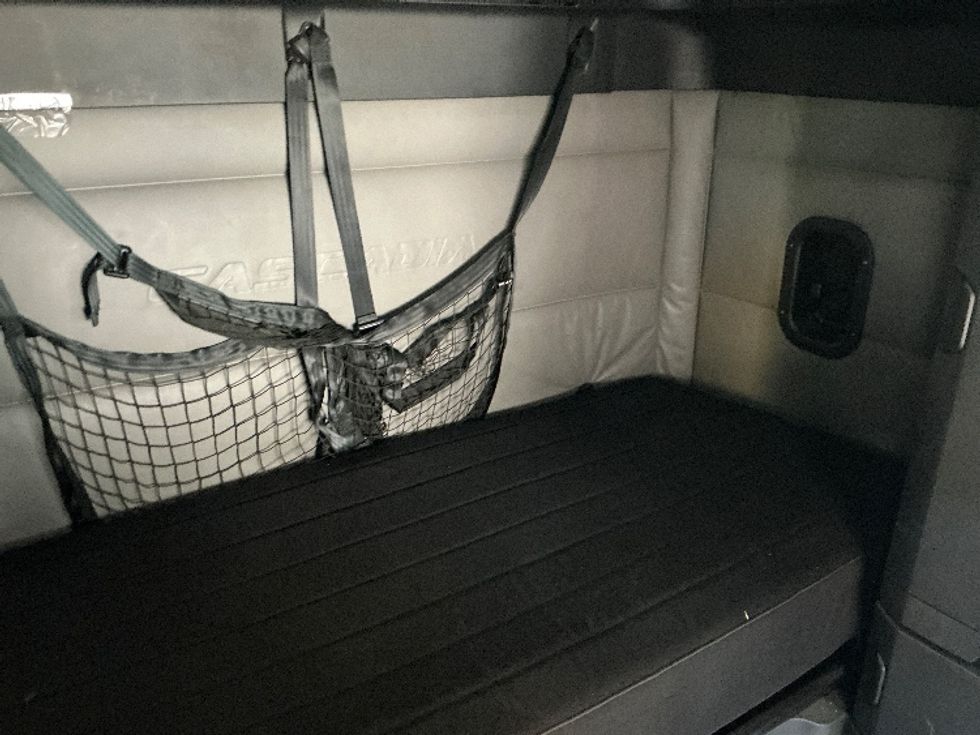 Sleeper Tractor-Heavy Duty Tractors-Freightliner-2022-T12664ST-Orlando-FL-432,484\n\t\tmiles-$ 78,000 - Image 17