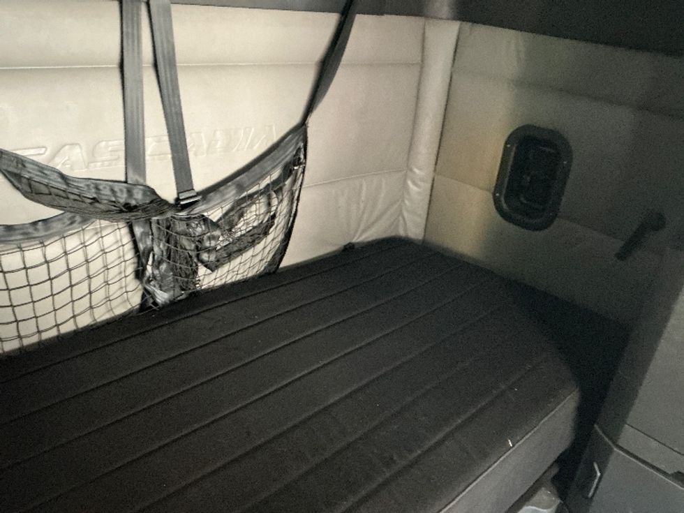 Sleeper Tractor-Heavy Duty Tractors-Freightliner-2022-T12664ST-Orlando-FL-432,484\n\t\tmiles-$ 78,000 - Image 18