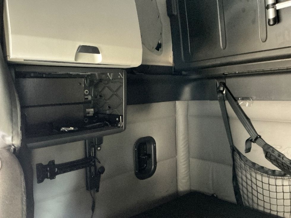 Sleeper Tractor-Heavy Duty Tractors-Freightliner-2022-T12664ST-Orlando-FL-432,484\n\t\tmiles-$ 78,000 - Image 20