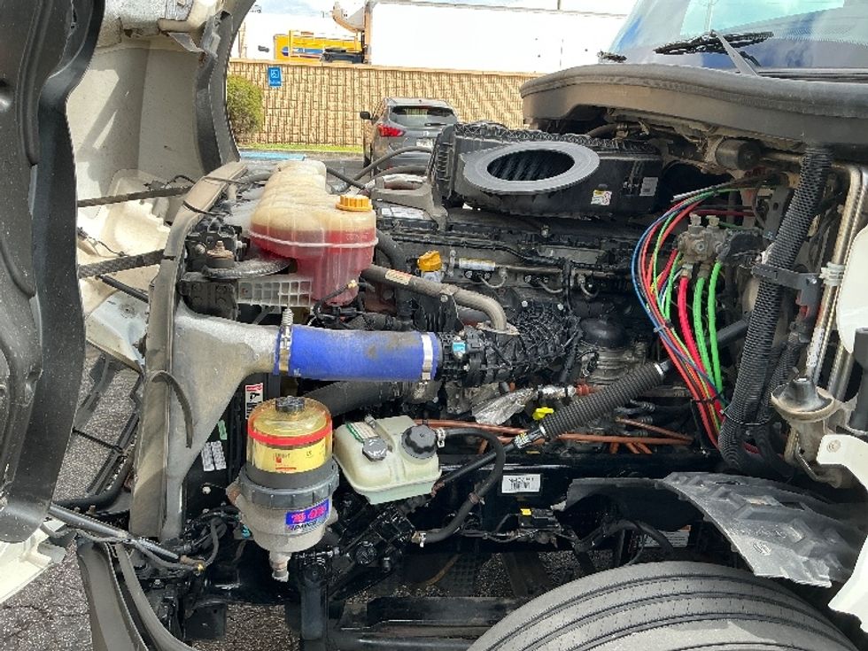 Sleeper Tractor-Heavy Duty Tractors-Freightliner-2022-T12664ST-Orlando-FL-432,484\n\t\tmiles-$ 78,000 - Image 21