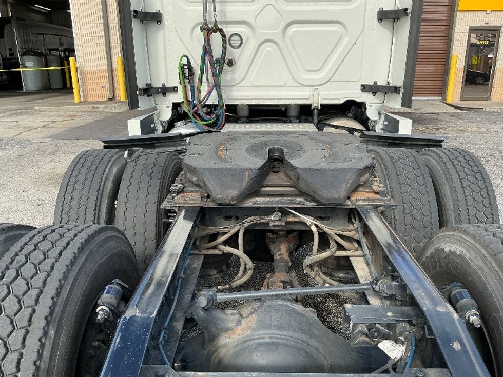 Sleeper Tractor-Heavy Duty Tractors-Freightliner-2022-T12664ST-Orlando-FL-432,484\n\t\tmiles-$ 78,000 - Image 6