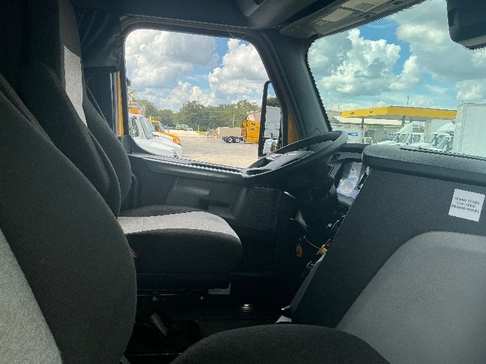 Sleeper Tractor-Heavy Duty Tractors-Freightliner-2022-T12664ST-Orlando-FL-458,000\n\t\tmiles-$ 70,000 - Image 15