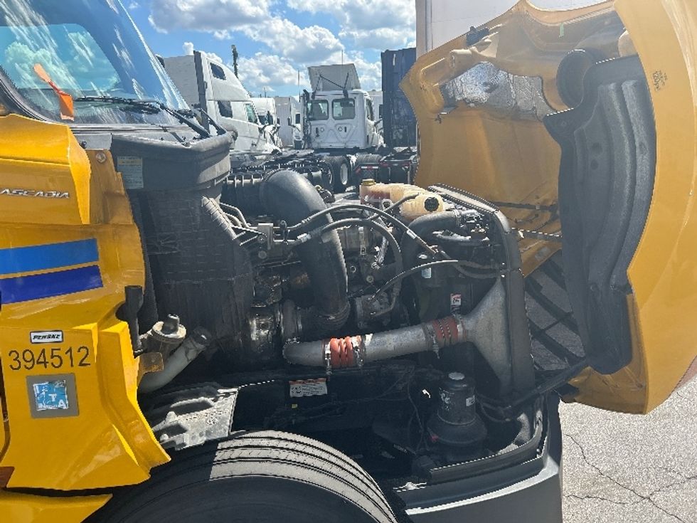 Sleeper Tractor-Heavy Duty Tractors-Freightliner-2022-T12664ST-Orlando-FL-458,000\n\t\tmiles-$ 70,000 - Image 20