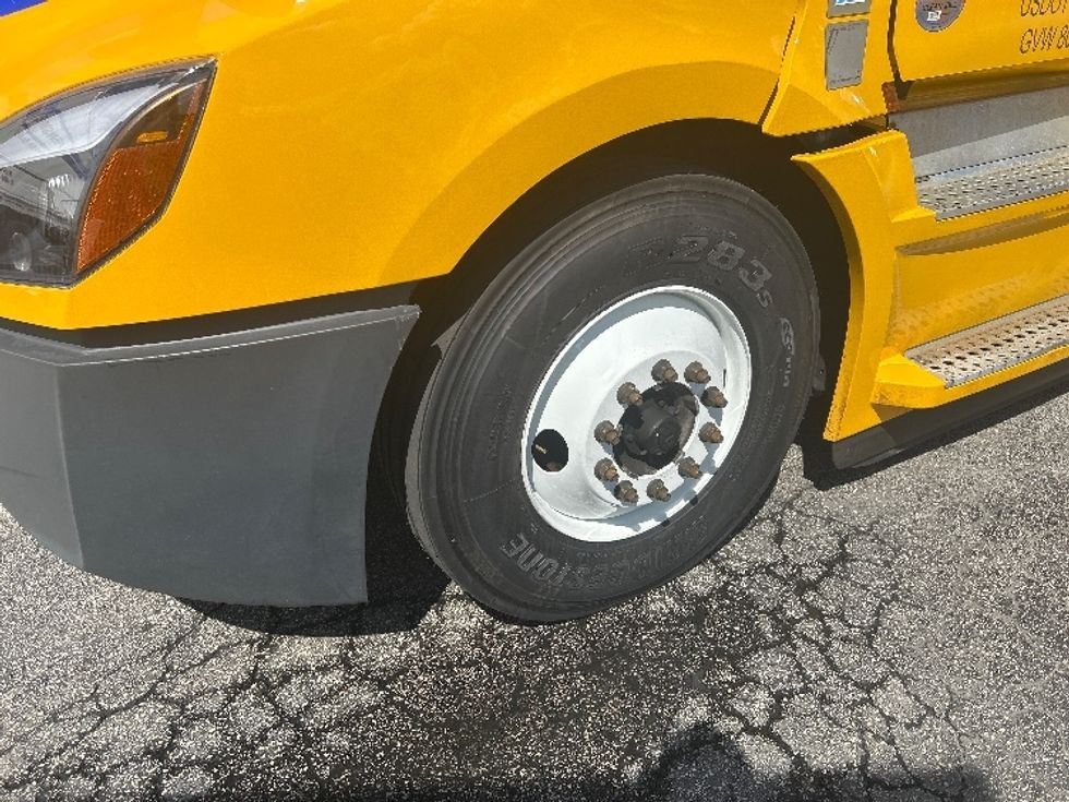 Sleeper Tractor-Heavy Duty Tractors-Freightliner-2022-T12664ST-Orlando-FL-458,000\n\t\tmiles-$ 70,000 - Image 22