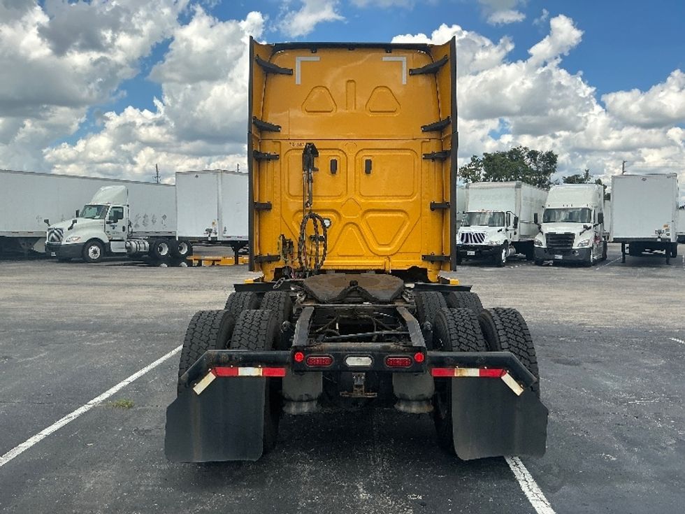 Sleeper Tractor-Heavy Duty Tractors-Freightliner-2022-T12664ST-Orlando-FL-458,000\n\t\tmiles-$ 70,000 - Image 6