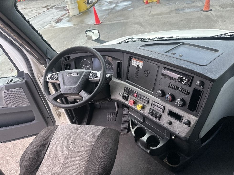Sleeper Tractor-Heavy Duty Tractors-Freightliner-2022-T12664ST-Orlando-FL-462,813\n\t\tmiles-$ 73,500 - Image 12
