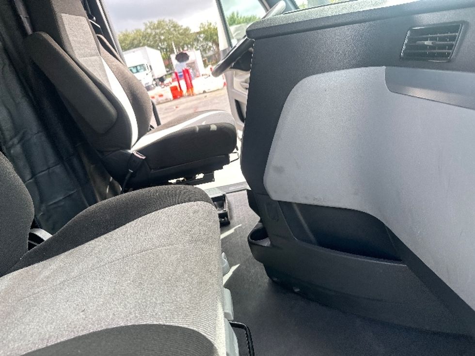 Sleeper Tractor-Heavy Duty Tractors-Freightliner-2022-T12664ST-Orlando-FL-462,813\n\t\tmiles-$ 73,500 - Image 15